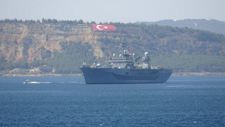 ABD savaş gemisi USS Mount Whitney Çanakkale Boğazından geçti