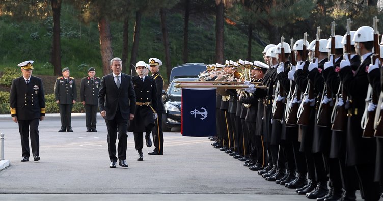 Bakan Akardan Donanma Komutanlığına ziyaret