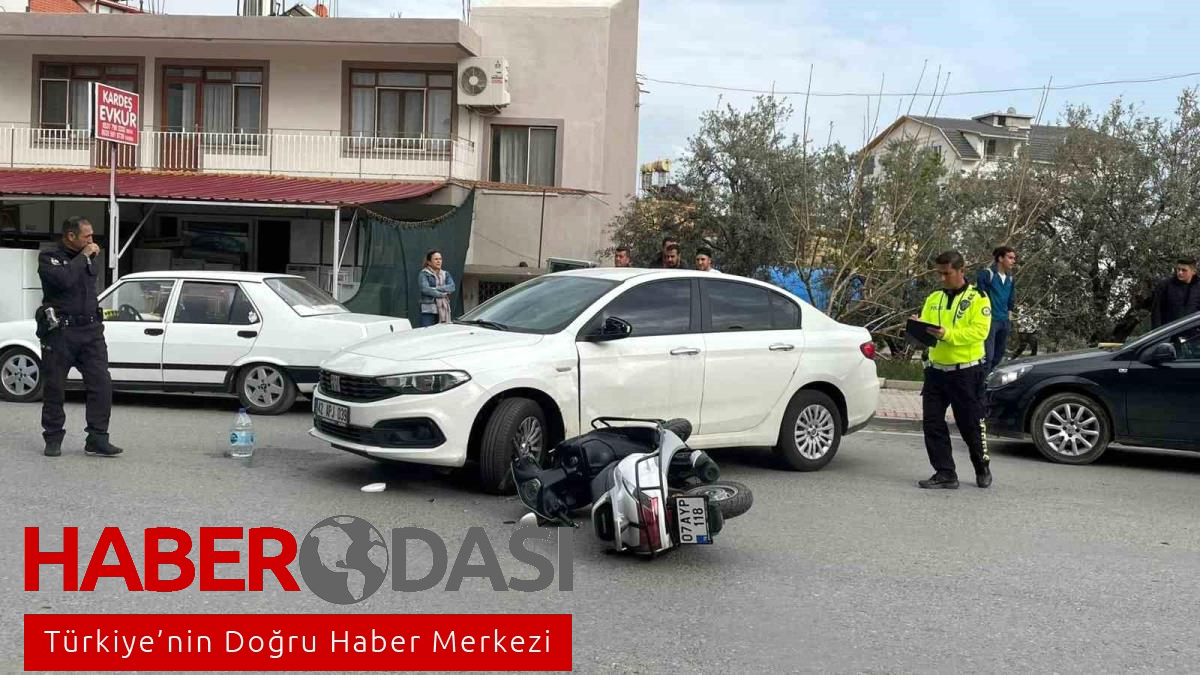 Otomobille çarpışan motosikletteki 2 kişi yaralandı