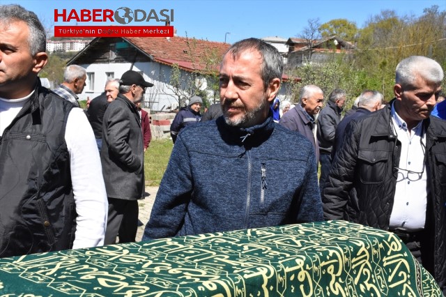 Oyuncu Şehsuvar Aktaşın babası ve üvey annesi son yolculuklarına uğurlandı