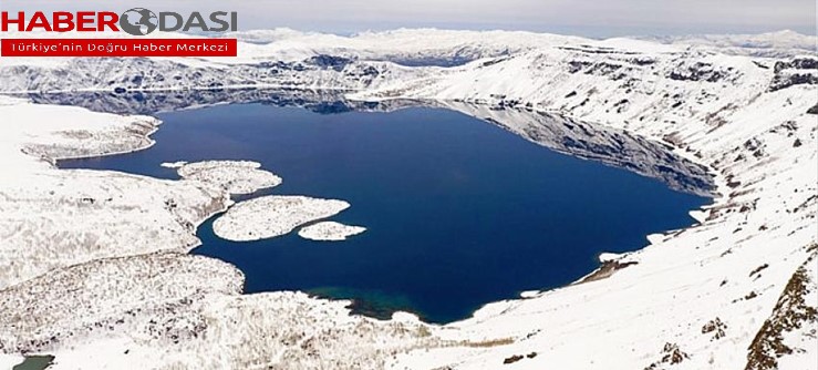 Nemrut Dağı ve Krater Göllerinin hayran bırakan kar manzarası