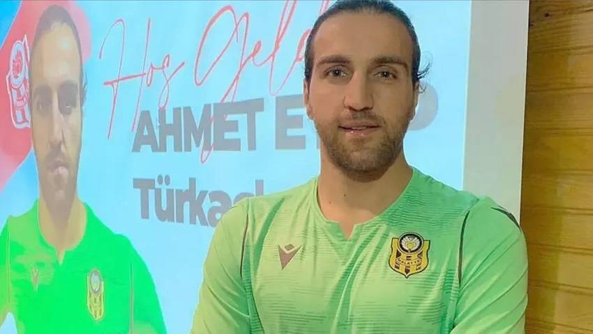 Yeni Malatyaspor'un kalecisi Ahmet Eyüp Türkaslan enkaz altında kaldı