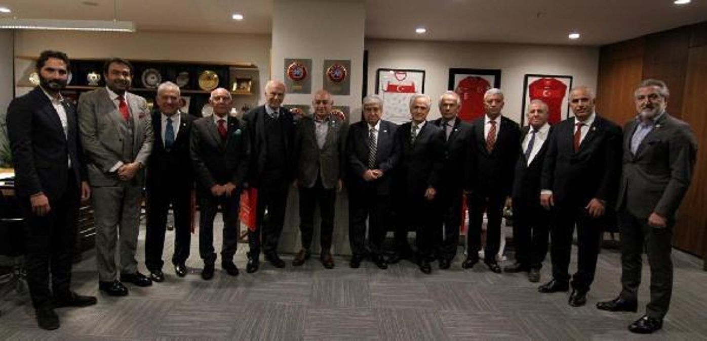 Türkiye Futbol Adamları Derneği'nden TFF ye öneri  Maçlardan önce gençler oynasın