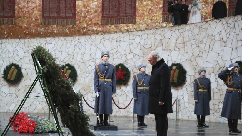 Rusya Devlet Başkanı Putin Stalingrad Muharebesi zaferinin yıl dönümünde konuştu  80 yıl sonra yine Alman tanklarıyla karşı karşıyayız