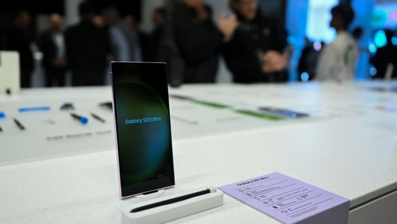 Samsung yeni amiral gemisi olan Galaxy S23 ü tanıttı