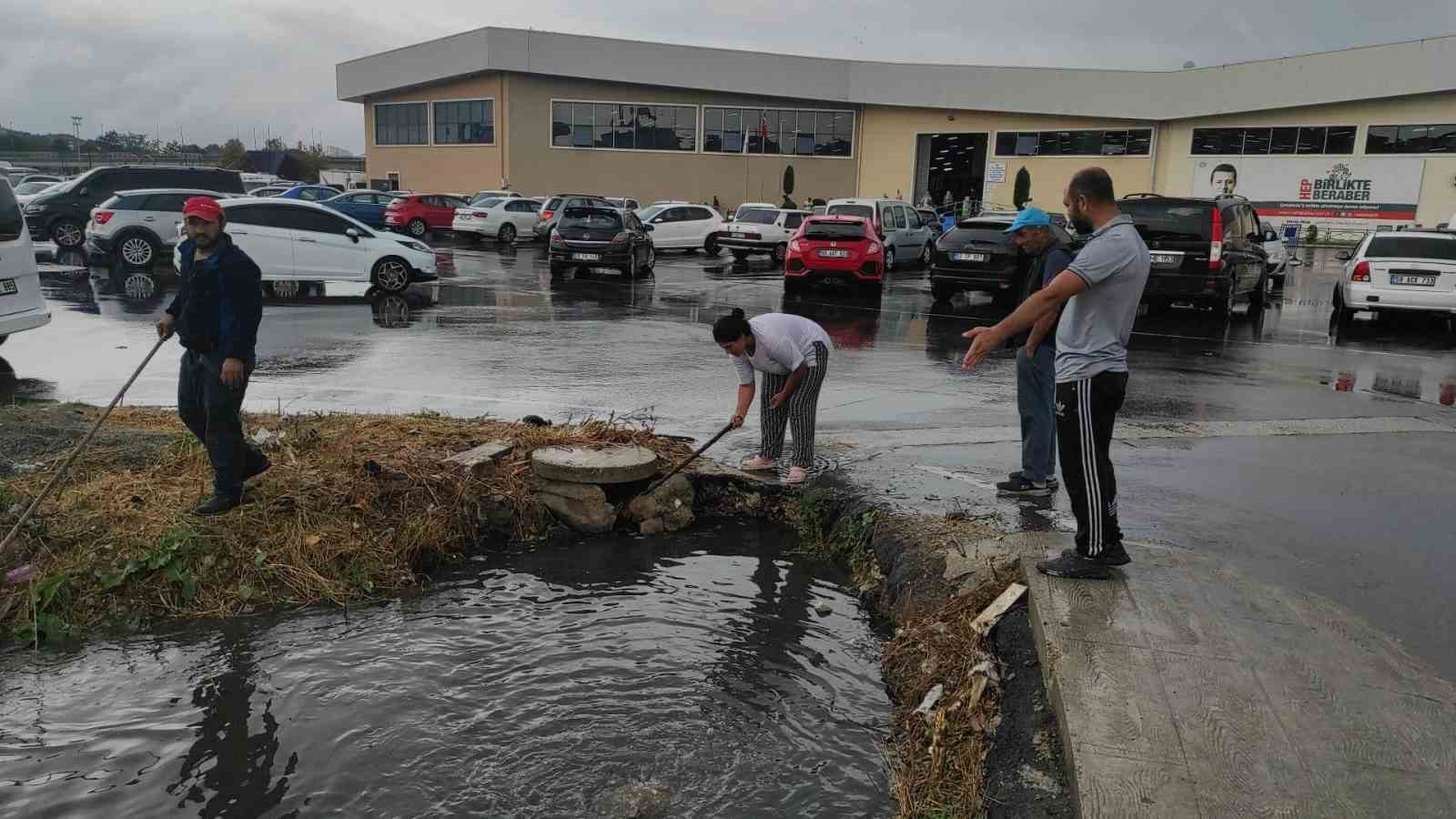 Meteoroloji uyarısıyla beklenen yağış başladı