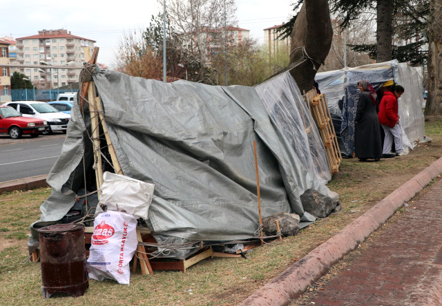 kayseride deprem sonrası halk sokakta