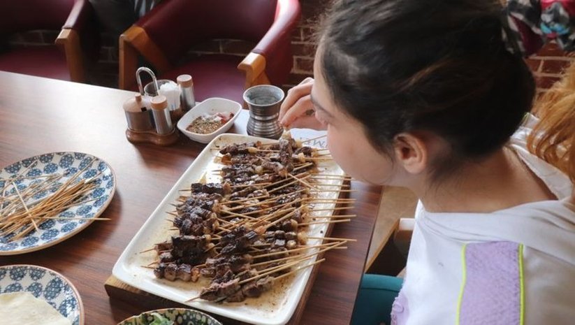 Ölümüne yarışma  Tek seferde hızlı ve aşırı yemek yemek ölümcül olabilir mi