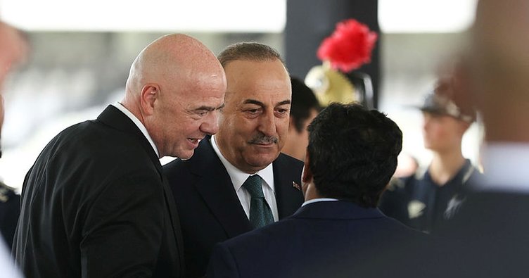 Bakan Çavuşoğlu Brezilyalı futbolcu Pelenin cenaze törenine katıldı