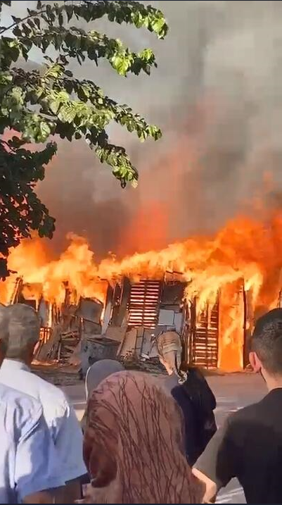 Mahallelinin yaptığı garaj alev alev yandı o anlar kamerada