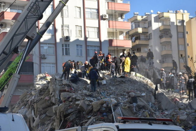 Dünyadan Türkiye ye destek İşte depremde Türkiye ye yardım gönderen ülkeler