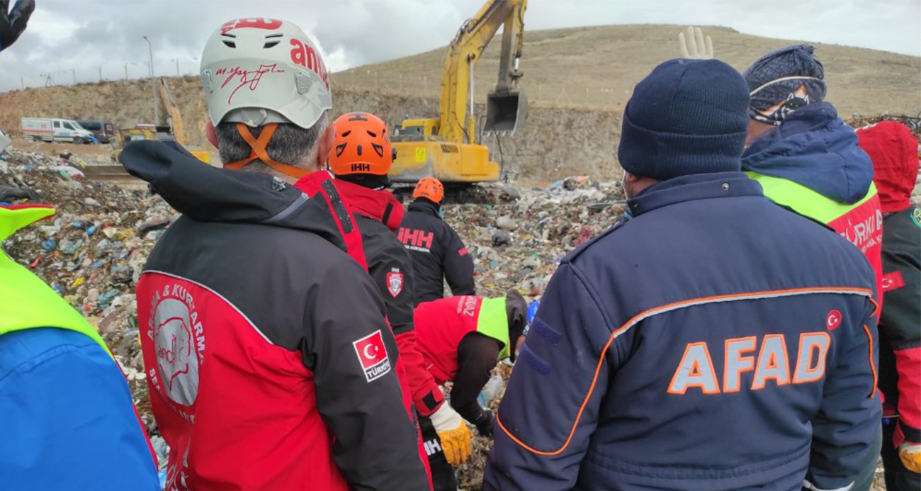 Kaybolan işçinin cenazesi tonlarca çöpün altında bulundu