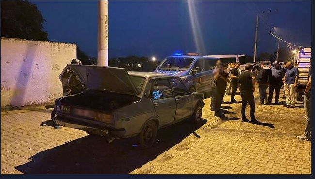 Aydında durdurulan otomobildeki şüpheli polisi bıçakladı