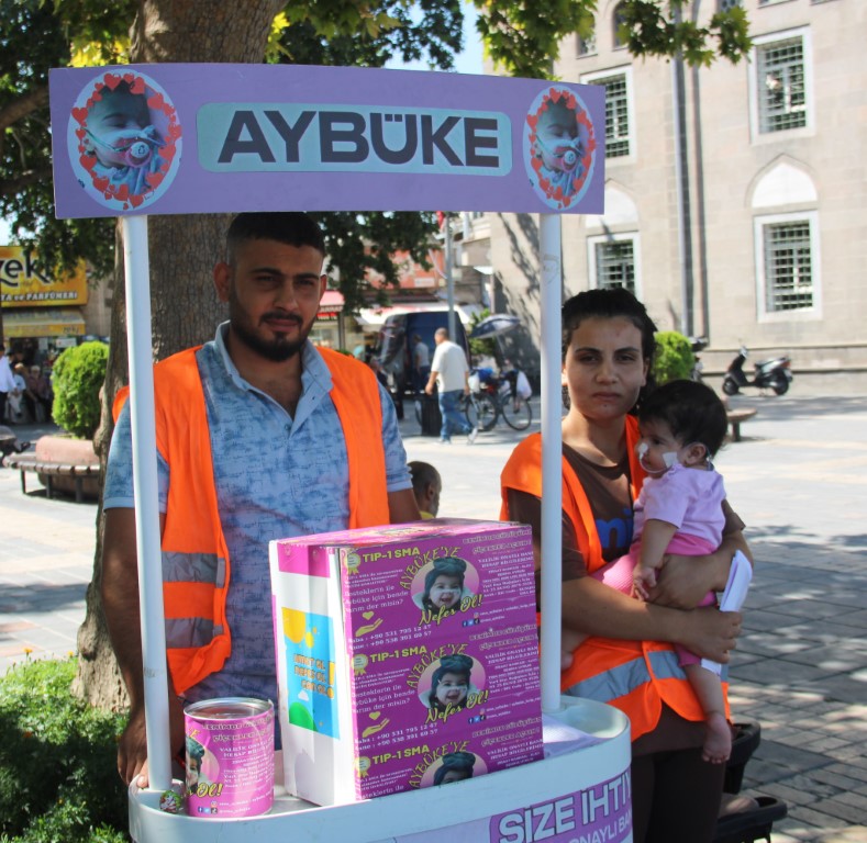 İkizi depremde hayatını kaybeden Aybüke bebeğin yaşam mücadelesi