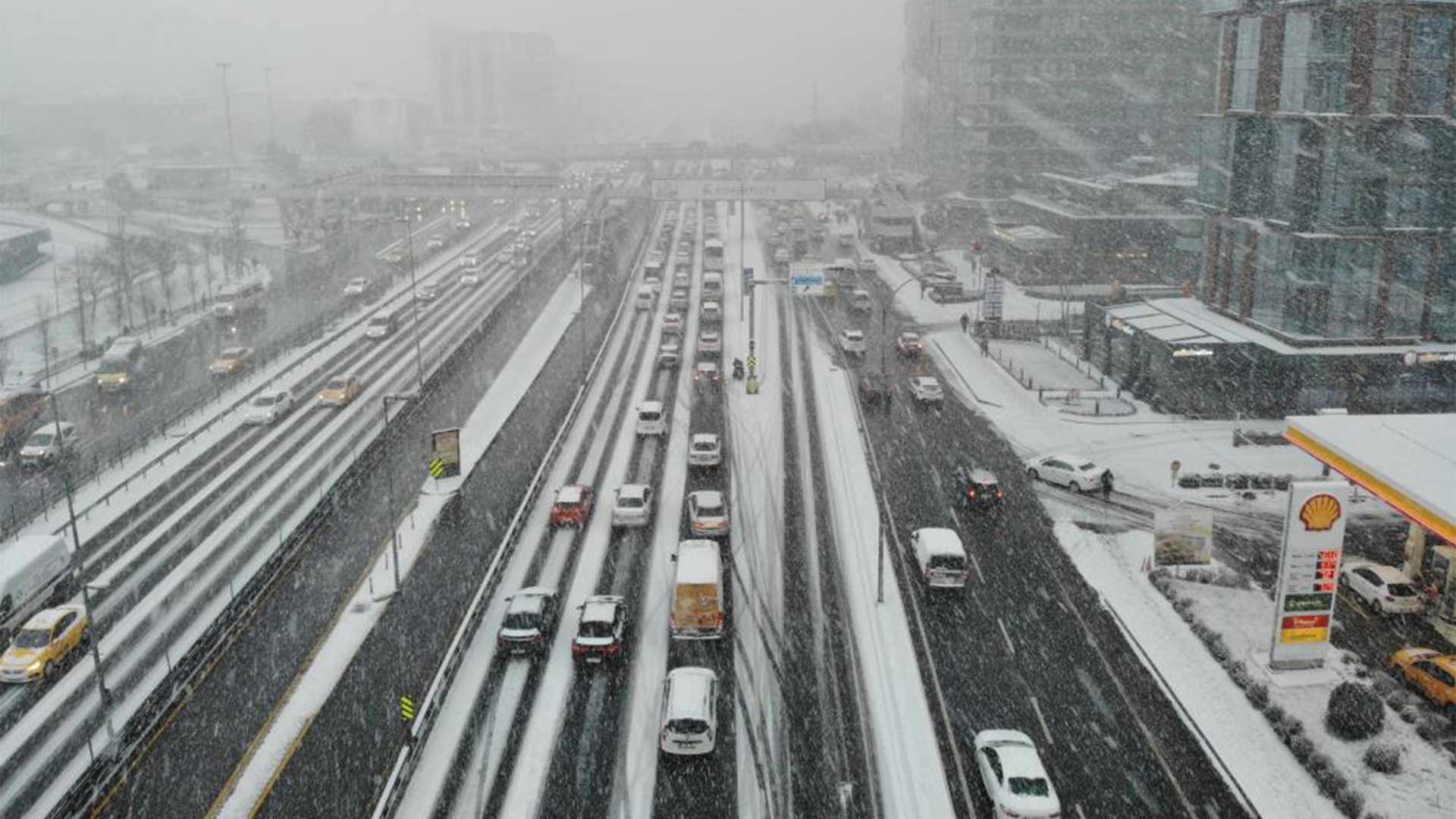 İstanbul da kar yağışı etkisini sürdürüyor